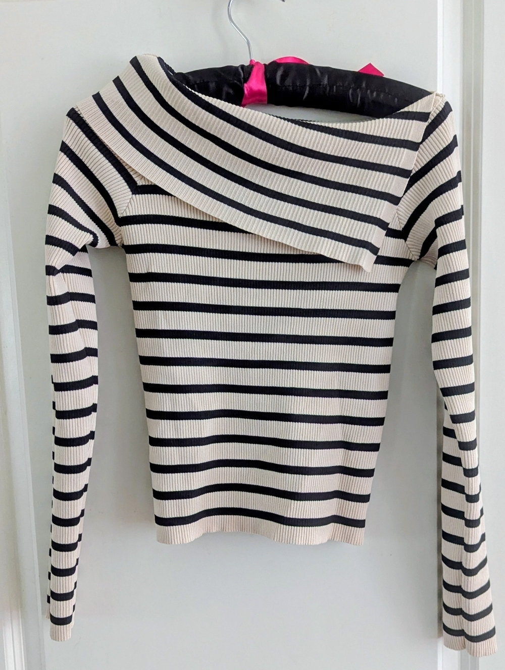 Striped Off-Shoulder Long-Sleeve Cropped Knit Top - Cream/Black